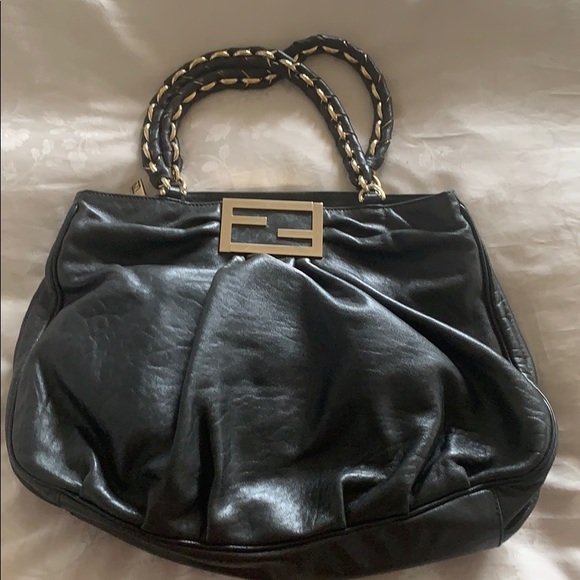 Fendi Handbags - Fendi leather classic bag